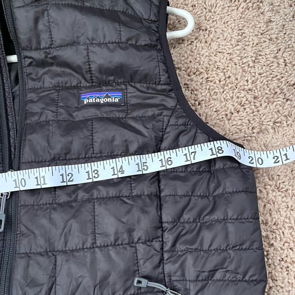 Patagonia Quilted Insulated Vest - Charcoal Black - Picture 4 of 6